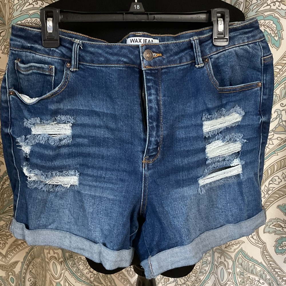 NWOT WAX JEANS SIZE 3X DISTRESSED JEAN SHORTS
